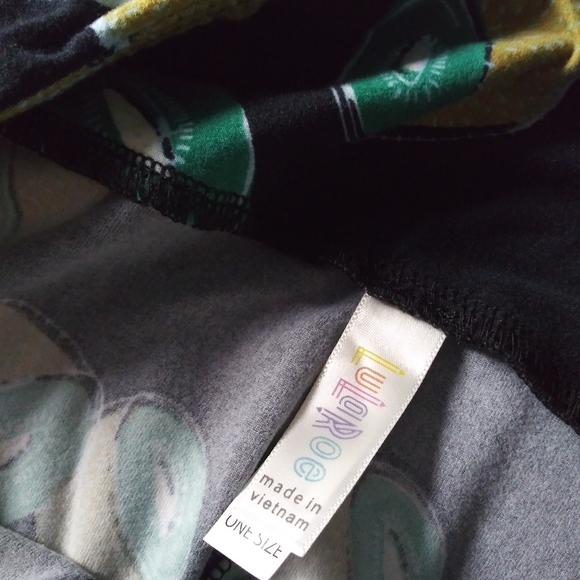 Women's kiwi LulaRoe kiwi fruit leggings one size - Picture 3 of 3